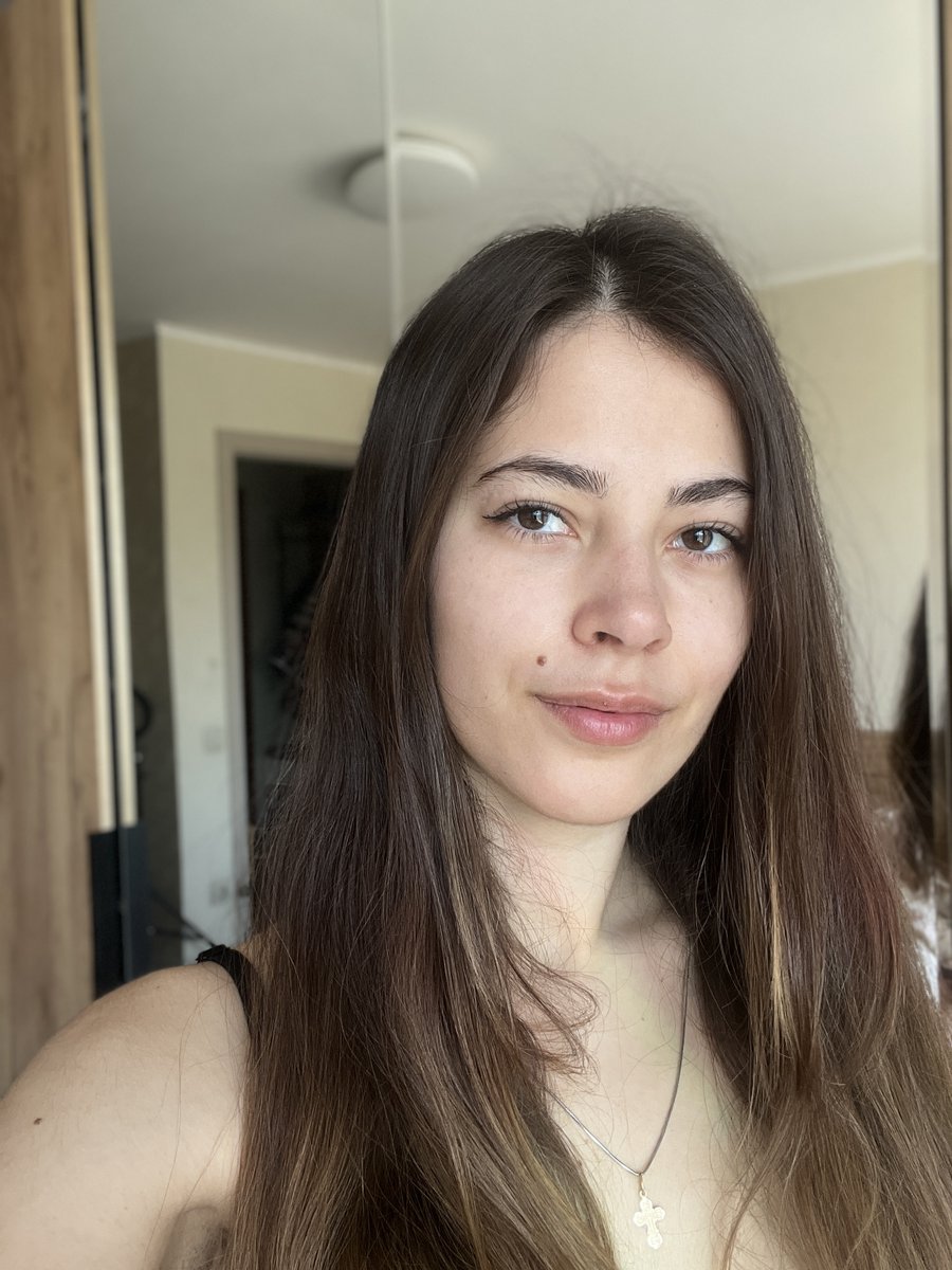 artmarsoul's tweet photo. gm, hair's got this dark weight to it today, keeps falling the same way no matter how i move. thinking about asymmetry in faces, how one side tells a different story https://t.co/3arQGvJsb5