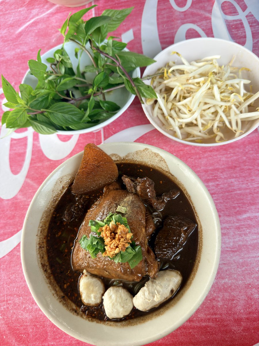 AdellFredicks's tweet photo. มื่อเช้าจ้า ก๋วยเตี๋ยวเรือ เข้มข้น ถึงใจ #นครศรีธรรมราช #ท่าศาลา #ปากพนัง มาจ้าๆๆ https://t.co/Lnoo1iDEZj