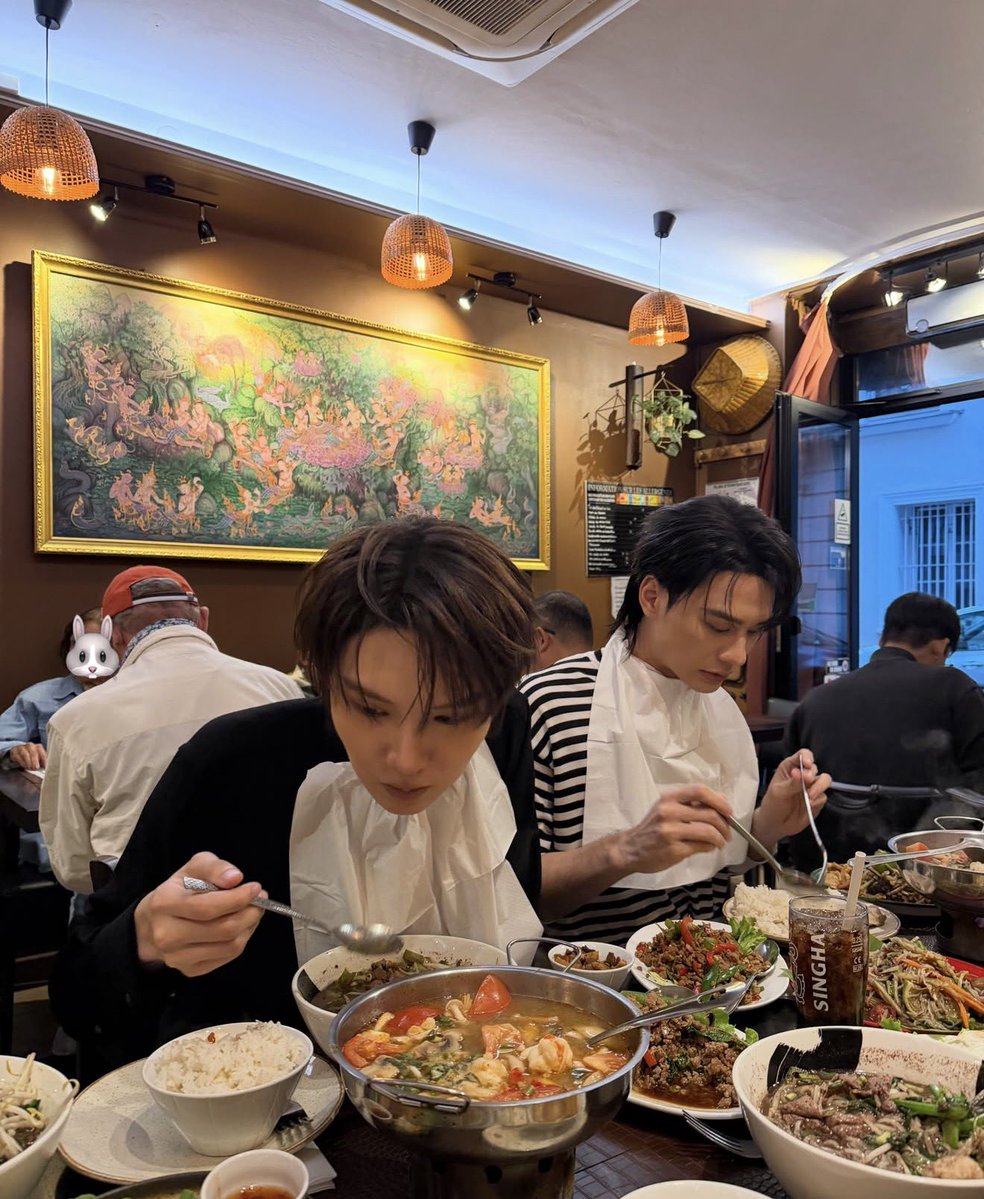 _berrybunni_'s tweet photo. เอ็นดูอ้วมอะ555555 ไปอีสอาหารไทย https://t.co/EUdprA7mqU