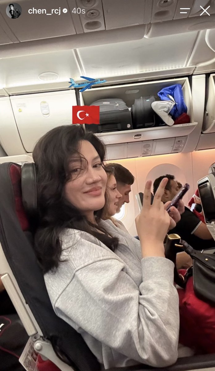 bamnieboondin's tweet photo. 【📢IGS: chen_rcj @ChenRcj 】
#จุงอาเชน #JoongArchen

Joong is going back to Turkiye with them to visit home huh???? ✈️🇹🇷 https://t.co/qIIBrx88da