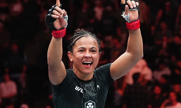 FIGHTSPORTS's tweet photo. Natália Silva Becomes New UFC Women’s Flyweight Champion #UFC332

https://t.co/ruSZ5JaRY0 https://t.co/cxOKghIPlY
