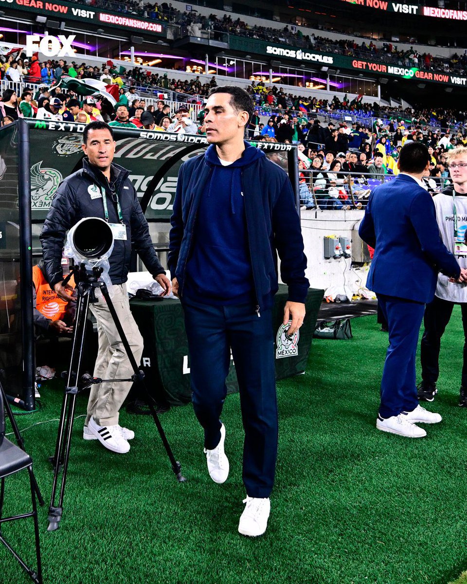 BlueCFM_'s tweet photo. Nada que reprocharle a Rafa, México hasta las 2 fallas de Santi Giménez estaba haciendo un partidazo, nada que hacer con los errores del Tala y Campillo. https://t.co/je50VpSPFG