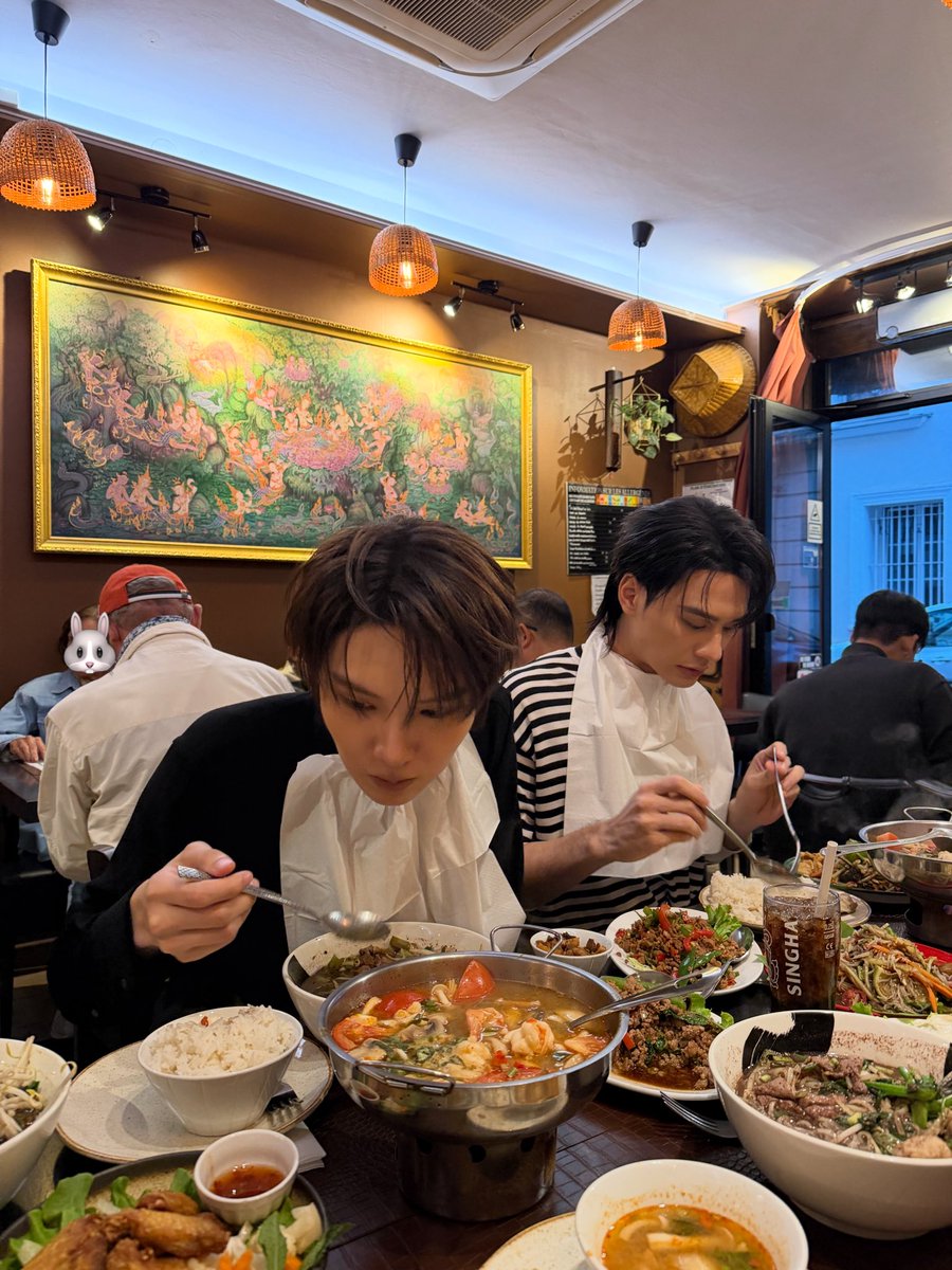 flowerknows614's tweet photo. โอ๊ยยยยย พวกอ้วม 5555555555555555555 เติมไทยก่อนไปทำหน้าที่หนุ่มปารีเซียง ยังเร้กกันจู่มาด

#KengNamping https://t.co/f1gRR1v13o