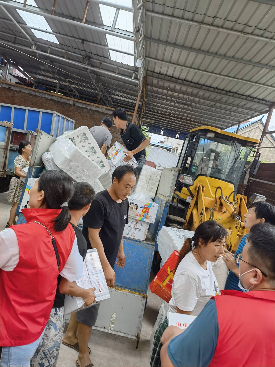 donggeu11581238's tweet photo. [When the flood hits, our team stands firm like a mountain, with warm satin to wrap around every soul. We’re here, reliable and caring!] https://t.co/tVb3xWEigs