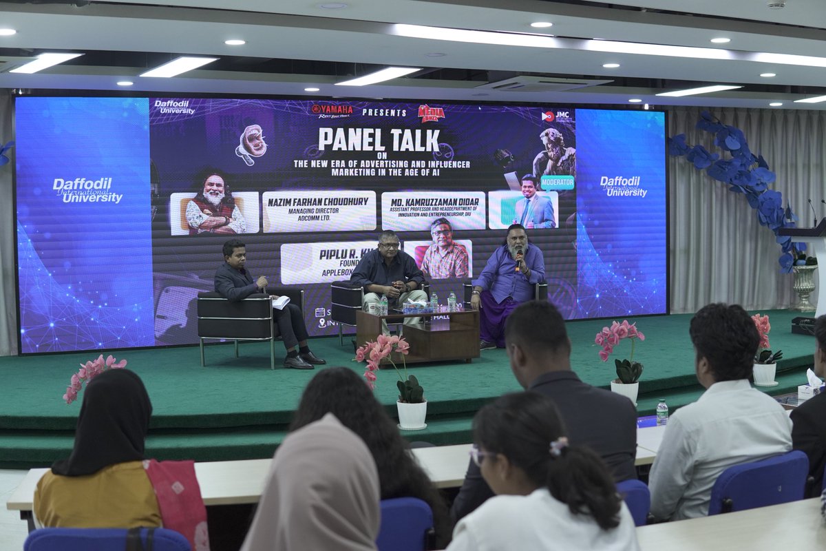 thenewslens24's tweet photo. Day 2 of Yamaha presents JMC Media Buzz 2026 featured an insightful panel on how AI is transforming advertising and influencer marketing. @MoJoJamil

#JMCMediaBuzz #JMCOnlineMojo https://t.co/YOXvA7uOZ4