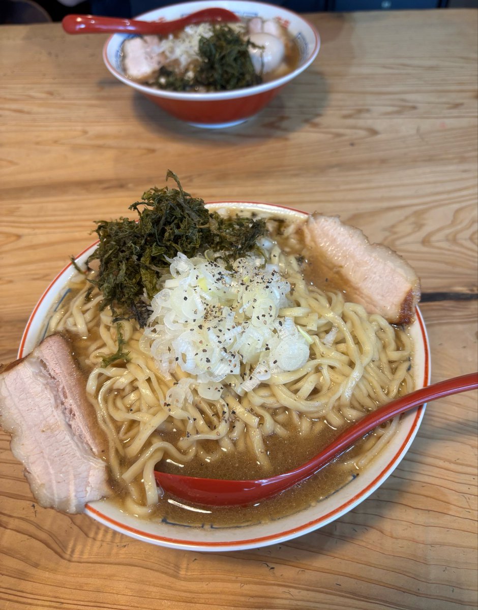 BfPVwVV4LQV4M9M's tweet photo. とんにぼ

家系ラーメン🍜と迷ったが、今日の気分は、とんにぼでした♪

これも最高に美味い😋

今日も色々とありがとうございました♪

サムライノネイロさん

@te_tsu_wan 
今日はお会い出来てラッキーでした♪
てか元々以前仕事でのお付き合いあった方でお互いびっくり‼️
ラーメン友達増えました🍜 https://t.co/CyjDeVbaC6
