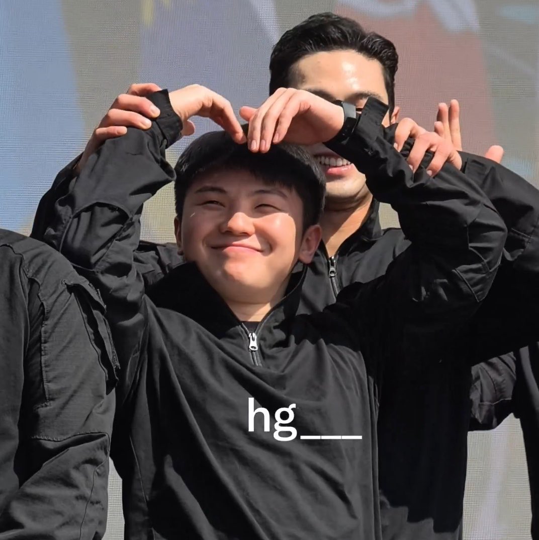 hoonsoons's tweet photo. he looks so happy pLEASE STAY HAPPY JIHOONIE 🥹🥹 https://t.co/VfpVcAQlbQ