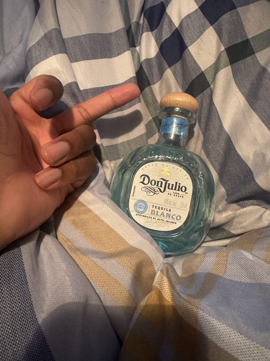 codenamesnow_'s tweet photo. Getting drunk asf before I leave here🙂‍↕️ https://t.co/Q5SGof7qA7