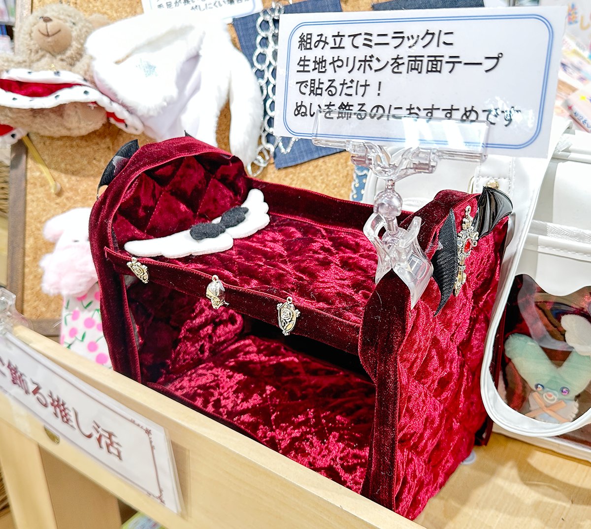 yuzawaya_hobby's tweet photo. これ、収納ラックだけじゃないんです😳💕
卓上サイズの「ミニラック」が全8色に🌈
https://t.co/jk3COMa94q

推し活グッズや裁縫道具の収納はもちろん、デスク整理にも◎

布やリボンでデコれば、ぬいのベッドみたいにアレンジもできちゃう🧸✨

推しカラーで選ぶ？お部屋に合わせる？
あなたならどう使う？👀💕