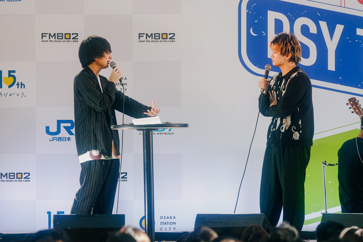 FM802_PR's tweet photo. 『JR西日本 presents 大阪ステーションシティ15周年記念
802 PSY TONE RADIO in 大阪駅』

1組目に登場したのは
✨#三原健司(フレデリック)✨
@frederitter @kenditter

このイベントの模様は、10/24(土)23:00-24:00
#802サイトーン にて一部O.A.📻

📸松本いづみ @mini12du

#FM802 https://t.co/kNBkPlZxje