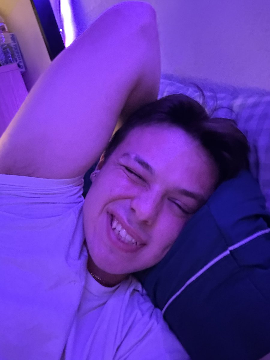 blakemoneys's tweet photo. im bouta cuddle myself atp https://t.co/Av0BEi7q3R