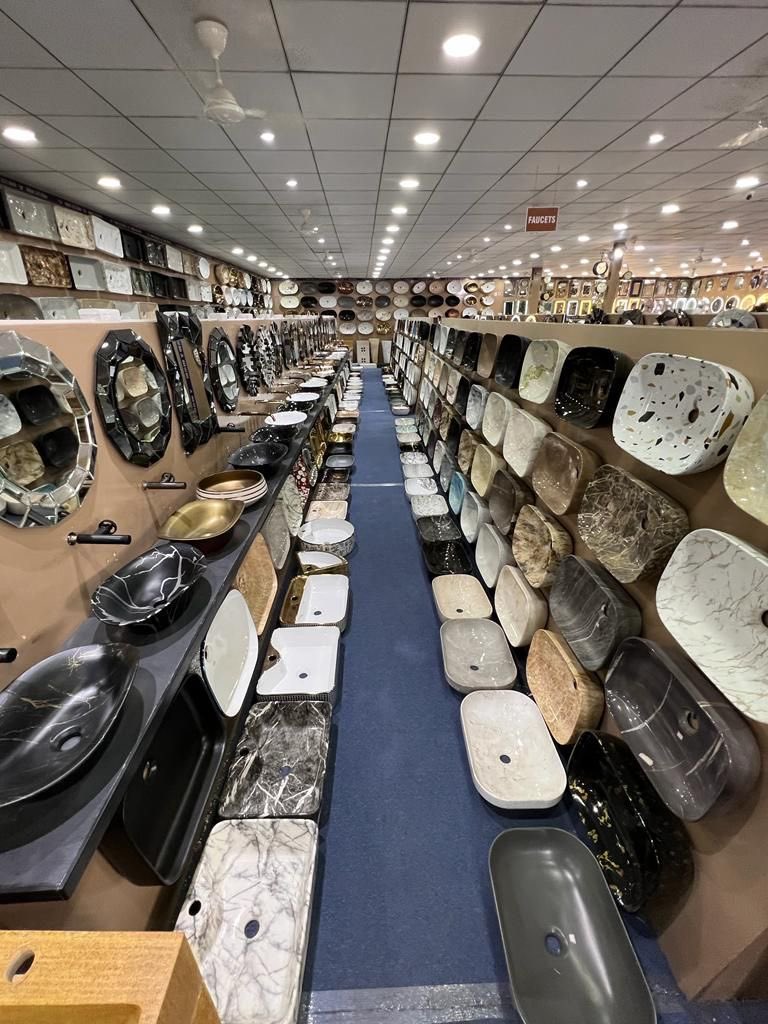 alienMbo's tweet photo. SUAMIKU BILANG INI WASTAFEL CUCI MATA 😭
Akhirnya aku nemu toko wastafel cuci Mata dan estetik parah ini, buat gen Z kayak aku gamau pulang😍😍 https://t.co/JWI7EznvJx