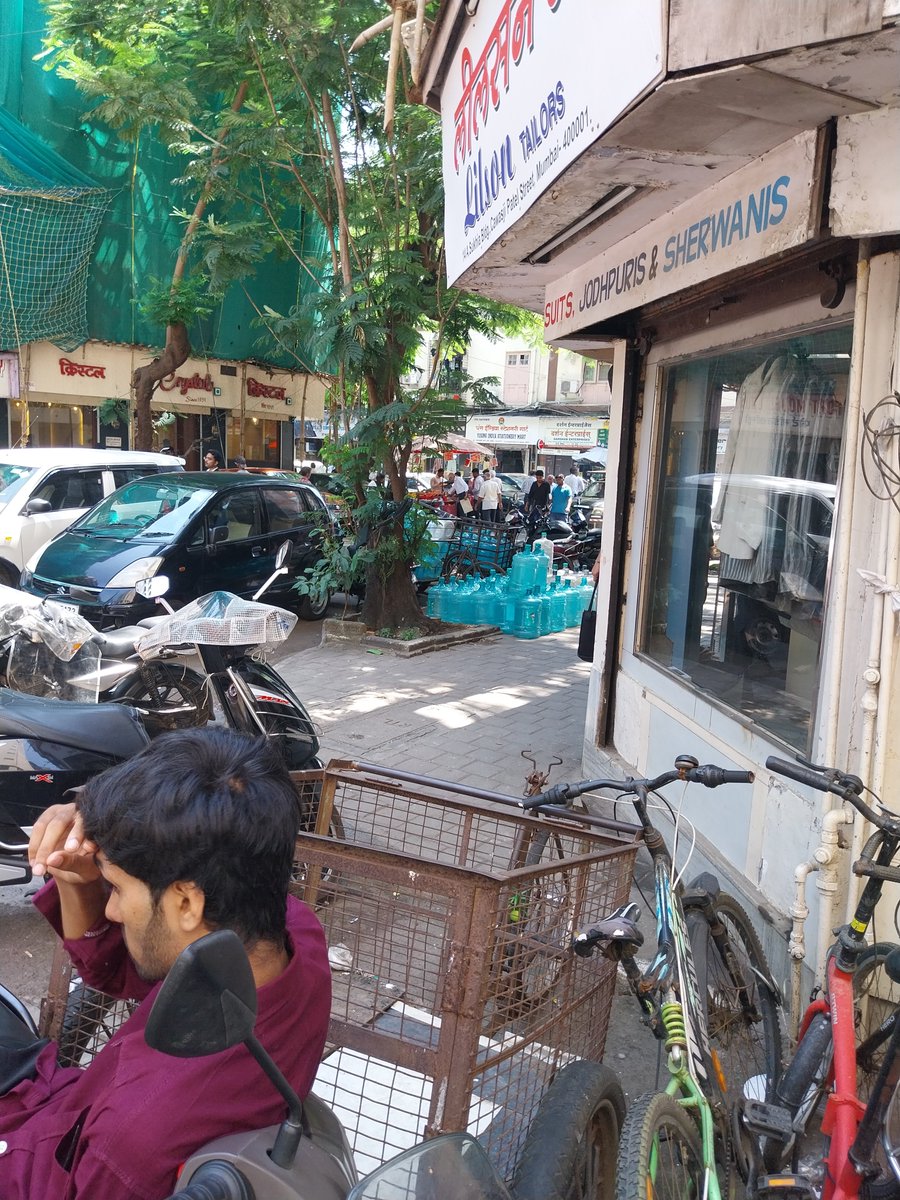 humdardsultan's tweet photo. Sir I am complaining regarding encroachment since last 2 months more then 70 complaints registerd on bmc portal 9 letters ti bmc Commissioner on ground they are not removing  tht person is occupying full footpath sharing pictures it at fort area A ward
@SayyedWarees https://t.co/CDxo6qwV9l