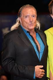 merlinpapin3's tweet photo. On souhaite un Bon Anniversaire à l'acteur #ArmandAssante qui a 77 ans on peur le voir dans
1974 : Les Mains dans les poches (The Lord's of Flatbush) de Martin Davidson et Stephen F. Verona avec Perry King, Sylvester Stallone, Henry Winkler : Wedding Guest
1974 : How to Survive a Marriage (en) avec F. Murray Abraham, Brad Davis (série télévisée) : Johnny McGee (1974-1975)
1963 : The Doctors (en) (série télévisée) : Dr Mike Powers #6 (1975-1977)
1978 : La Taverne de l'enfer (Paradise Alley) de Sylvester Stallone : Lenny Carboni
1978 : Human Feelings avec Billy Crystal (TV) : Johnny Turner
1978 : Lady of the House de Ralph Nelson et Vincent Sherman avec Dyan Cannon (TV) : Ernest de Paulo
1978 : Le Pirate (The Pirate) de Ken Annakin avec Franco Nero, Anne Archer, Olivia Hussey, Christopher Lee, Ian McShane (TV) : Ahmed
1979 : Prophecy : Le Monstre (Prophecy) de John Frankenheimer : John Hawks
1980 : Les Petites Chéries (Little Darlings) de Ronald F. Maxwell avec Tatum O'Neal, Kristy McNichol : Gary
1980 : La Bidasse (Private Benjamin) de Howard Zieff : Henri Alan Tremont
1980 : Sophia Loren (Sophia Loren: Her Own Story) de Mel Stuart avec Sophia Loren, John Gavin (TV) : Riccardo Scicolone
1982 : Les Armes du pouvoir (Love and Money), de James Toback avec Ray Sharkey, Ornella Muti, Klaus Kinski : Lorenzo Prado
1982 : J'aurai ta peau (I, the Jury) de Richard T. Heffron d'après Mickey Spillane avec Barbara Carrera : Mike Hammer
1983 : Rage of Angels (TV) de Buzz Kulik avec Jaclyn Smith, Ken Howard, Kevin Conway : Michael Moretti
1984 : Faut pas en faire un drame (Unfaithfully Yours) de Howard Zieff avec Dudley Moore, Nastassja Kinski : Maxmillian Stein
1984 : L'Opération de la dernière chance (Why Me?) de Fielder Cook avec Glynnis O'Connor (en) (TV) : Dr James Stallings
1985 : Tous les fleuves vont à la mer avec Lesley Ann Warren, Ian McShane (télésuite en 4 épisodes) : Joseph Friedman
1986 : Stranger in My Bed avec Lindsay Wagner, Doug Sheehan (en) (TV) : Hal Slater
1986 : Une affaire meurtrière de John Korty avec Alan Arkin (TV) : Charles Macaluso
1986 : Belisaire, le Cajun de Glen Pitre : Belisaire Breaux
1987 : La nuit tombe sur Manhattan (Hands of a Stranger) avec Blair Brown, Beverly D'Angelo (TV) : Joe Hearn
1987 : Napoleon and Josephine: A Love Story avec Jacqueline Bisset, Stephanie Beacham, Anthony Higgins (feuilleton TV) : Napoleon Bonaparte
1988 : The Penitent de Cliff Osmond avec Raúl Juliá, Julie Carmen : Juan Mateo
1988 : Jack l'Éventreur (Jack the Ripper) (TV) : Richard Mansfield
1989 : Éternité (Eternity) de Steven Paul (en) avec Jon Voight : Romi / Sean
1989 : Meurtre aux Bahamas - Passion and Paradise de Harvey Hart avec Catherine Mary Stewart, Mariette Hartley, Michael Sarrazin, Rod Steiger, Wayne Rogers (TV) : Alfred De Marigny
1989 : Animal Behavior de Kjehl Rasmussen et H. Anne Riley avec Karen Allen, Holly Hunter : Mark Mathias
1990 : Contre-enquête (Q & A) de Sidney Lumet avec Nick Nolte, Timothy Hutton : Roberto 'Bobby Tex' Texador
1991 : La Chanteuse et le Milliardaire (The Marrying Man) de Jerry Rees : Bugsy Siegel
1991 : Fever avec Sam Neill (TV) : Ray
1992 : Les Mambo kings (The Mambo Kings) d'Arne Glimcher : Cesar Castillo
1992 : 1492 : Christophe Colomb (1492: Conquest of Paradise) de Ridley Scott : Sanchez
1992 : Hoffa : Carol D'Allesandro
1993 : Fatal Instinct de Carl Reiner avec Sherilyn Fenn, Kate Nelligan, Sean Young : Ned Ravine
1994 : Blind Justice avec Elisabeth Shue, Robert Davi : Canaan
1994 : Trial by Jury de Heywood Gould avec Joanne Whalley, Gabriel Byrne, William Hurt : Rusty Pirone
1995 : Judge Dredd de Danny Cannon : Rico
1995 : Kidnapped (en) d'Ivan Passer d'après Robert Louis Stevenson (TV) : Alan Breck Stewart
1996 : Striptease d'Andrew Bergman : Lt. Al Garcia
1996 : Gotti (TV) : John Gotti
1997 : L'Odyssée (TV) : Ulysse
1999 : CSS Hunley, le premier sous-marin (The Hunley) (TV) : Lt. George Dixon
2000 : La Route d'Eldorado (The Road to El Dorado) d'Éric Bergeron : Tzekel-Kan (voix)
2000 : USS Charleston, dernière chance pour l'humanité (On the Beach) de Russell Mulcahy d'après Nevil Shute avec Rachel Ward, Bryan Brown (TV) : Commandant Dwight Towers
2000 : Les Légendes de Brooklyn (Looking for an Echo)) de Martin Davidson : Vince 'Vinnie' Pirelli
2001 : Last Run (en) d'Anthony Hickox avec Ornella Muti : Frank Banner
2001 : Orage aux Bahamas (After the Storm) d'après Ernest Hemingway avec Benjamin Bratt (TV) : Jean-Pierre
2001 : One Eyed King (en) avec William Baldwin, Chazz Palminteri : Holly
2002 : Témoin sous protection d'Anthony Hickox : Frank Carbone / Howard Akers
2002 : Partners in Action (uk) de Sidney J. Furie : Jack Cunningham
2003 : Tough Luck de Gary Ellis : Ike
2003 : Citizen Verdict avec Roy Scheider : Sam Patterson
2003 : Consequence d'Anthony Hickox avec Ricky Schroder : Sam Tyler / Max Tyler / Sam Burns
2005 : Ennemis publics de Karim Abbou et Kader Ayd avec Charles Aznavour, Richard Bohringer, Cyrielle Clair : Rosario
2005 : Dot.Kill (nl) de John Irvin : Charlie Daines
2005 : The Third Wish : Benefactor
2005 : Zerkalnie voyni: Otrazhenie pervoye de Vasili Chiginsky (Russie) avec Malcolm McDowell, Rutger Hauer : York
2005 : Two for the Money : Novian
2006 : Dead Lenny (uk) comédie de Serge Rodnunsky avec Nicole Eggert, Steven Bauer, John Heard : Tony Thick
2006 : Urgences (série télévisée) : Mr. Elliot
2006 : California Dreamin' (Sans fin) : le capitaine Jones
2006 : NCIS : Enquêtes spéciales (série TV) (saison 4 épisodes 14, 23 et 24) : René Benoit alias La Grenouille (marchand d'armes international)
2007 : American Gangster : Dominic Cattano
2008 : The Line avec Ray Liotta, Andy García, Esai Morales : Padre Antonio
2008 : The Man Who Came Back de Glen Pitre : Amos
2008 : Requins : L'Armée des profondeurs : Hamilton Lux
2009 : Chicago Overcoat
2009 : Locked (The Chaos Experiment) de Philippe Martinez : détective Mancini
2009 : Breaking Point (en) avec Tom Berenger : Marty Berlin
2010 : Commando de l'ombre (Shadows in Paradise) (TV) : Ghost
2010 : Chuck (série TV) : Alejandro Goya
2010 : Human Target : La Cible (série TV) : Joubert alias « le Vieux »
2013 : Dead Man Down de Niels Arden Oplev
2013 : La Vérité sur mon mari (Assumed Killer) (TV) : Aaron Banfield
2015 : New York, unité spéciale (TV) (TV) : Nicolas Amaro (saison 16 épisode 12)
2018 à 2019 : The Deuce : Mr.Martino (3 épisodes)
@FredOL69007
❤️si vous aimez