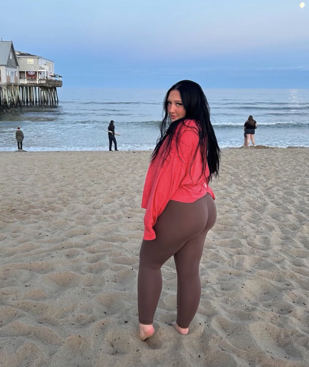 GoonPumperojr's tweet photo. Make me shoot my gooned ball batter in my sisters bikini https://t.co/Pous1lpmIp