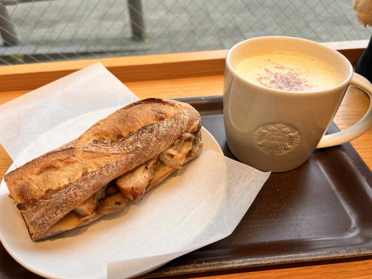 ahu1010's tweet photo. 今のスタバのキノコとカボチャのやつどっちも食べてもカロリー500以下で脂質8でたんぱく質29だから最強やんうまいし https://t.co/QJc7zFs63U