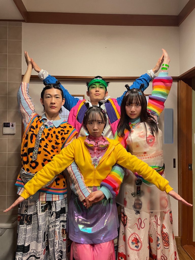 mikashi126's tweet photo. #ファミリアんDX ちゃんと力入れて広報やりますが、取り急ぎ、

【世界一のハッピーイマーシブです！🌈】

0歳児参加実績あり！
もちろん大人でも楽しめる！
初演はちびちゃんがたくさんきてくれました！異変は死ぬほどありますが、ジャンプスケアも放送禁止用語も出てきません。 https://t.co/nyuXFeHKNb
