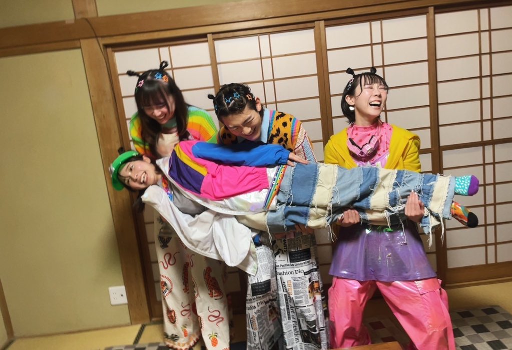 mikashi126's tweet photo. #ファミリアんDX ちゃんと力入れて広報やりますが、取り急ぎ、

【世界一のハッピーイマーシブです！🌈】

0歳児参加実績あり！
もちろん大人でも楽しめる！
初演はちびちゃんがたくさんきてくれました！異変は死ぬほどありますが、ジャンプスケアも放送禁止用語も出てきません。 https://t.co/nyuXFeHKNb