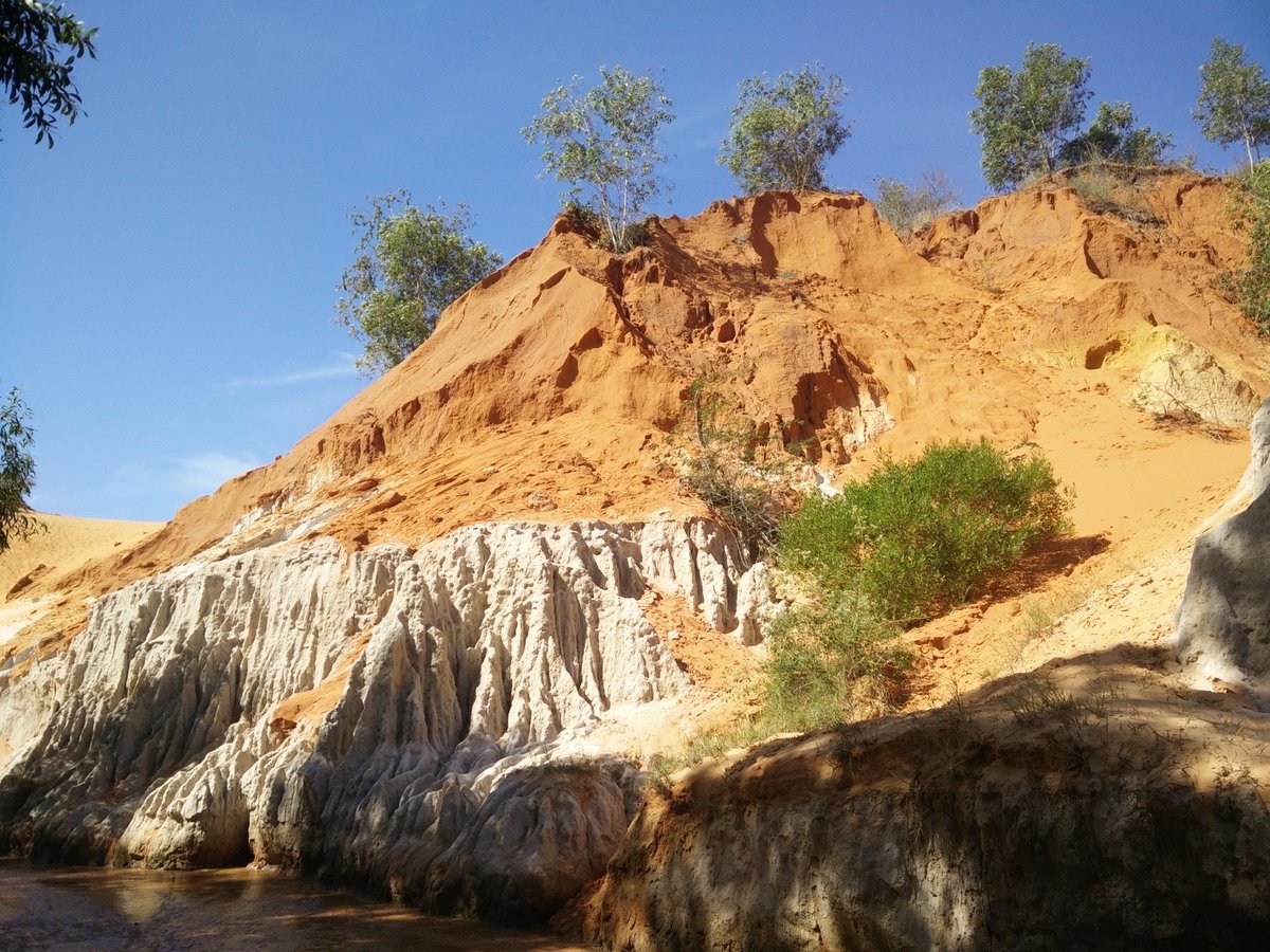 gimleking's tweet photo. Mui Ne, 2015. The red cliffs and white sand of Fairy Stream — still that same quiet, ten years on. #QuietLuxury #SlowLiving #Vietnam https://t.co/4jvs6DxJyQ