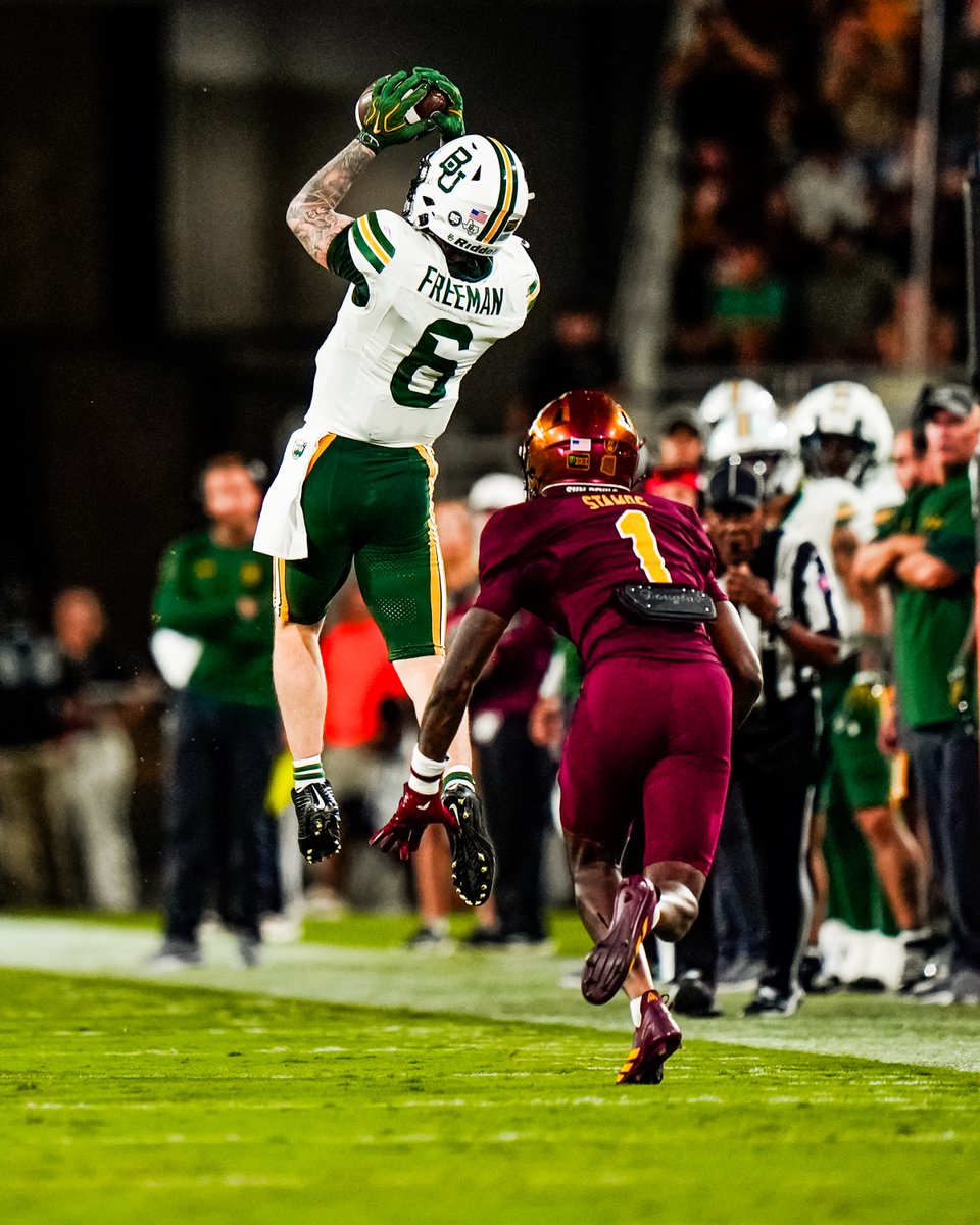 BUFootball's tweet photo. He's just 𝒇𝒓𝒆𝒂𝒌𝒚 👻 https://t.co/sgYp78Y2sY
