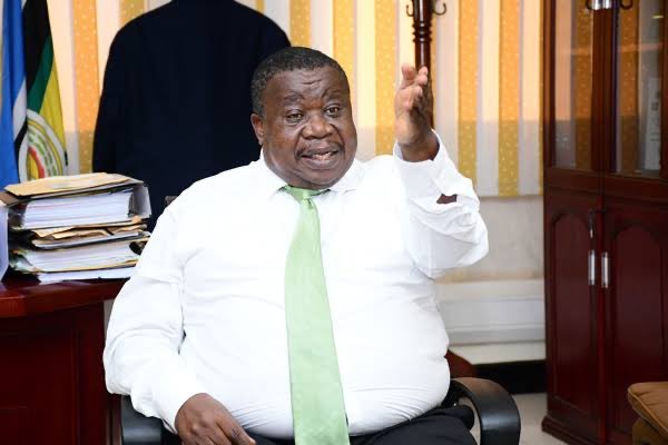 MereckAkan57421's tweet photo. You people who are attacking #Kahinda Otafire should portray respect to him, we know you are hungry dogs fighting for future respect, the man fought with President Museveni to bring peace in Uganda, and here comes you attacking him, because you want power, that's greediness https://t.co/uySfnPZubs