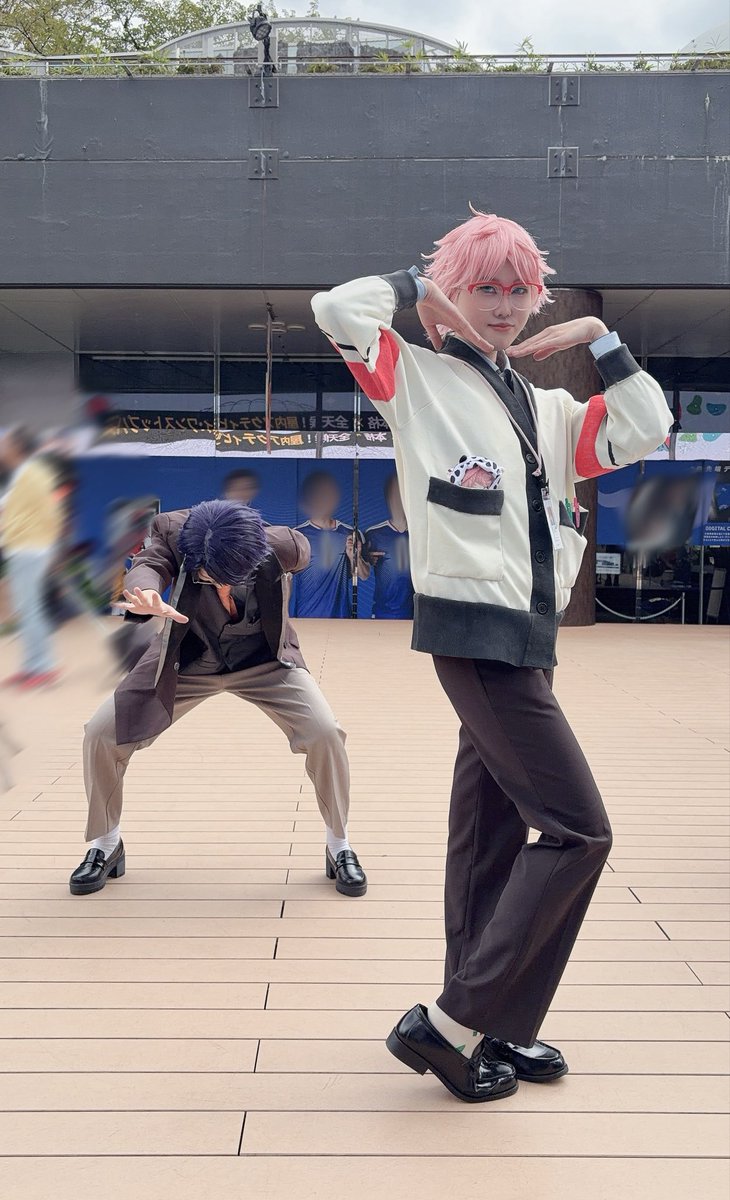 mizume_cos's tweet photo. 【コスプレ/Cosplay】
※ネタ

🍕「体育祭でソーラン節を踊るぞ。俺とブラッドで見本を見せるからよく見るように！」

構え‼️

 #エリオスR_cos https://t.co/PtibtMhdub