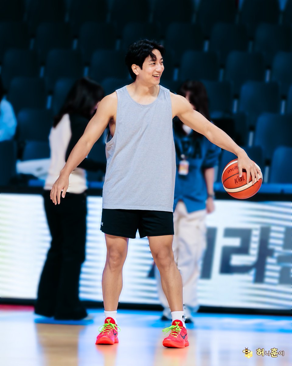 HEOnyHOONi's tweet photo. 📸 𝑯𝑶𝑶𝑵''𝒔 𝑴𝒐𝒎𝒆𝒏𝒕

📍 부산사직실내체육관
🗓 2026.10.03
🏀 부산 KCC vs 창원 LG

#허훈 #HeoHoon #hooni_moment
CC BY-NC-ND. https://t.co/seknoMdbcv