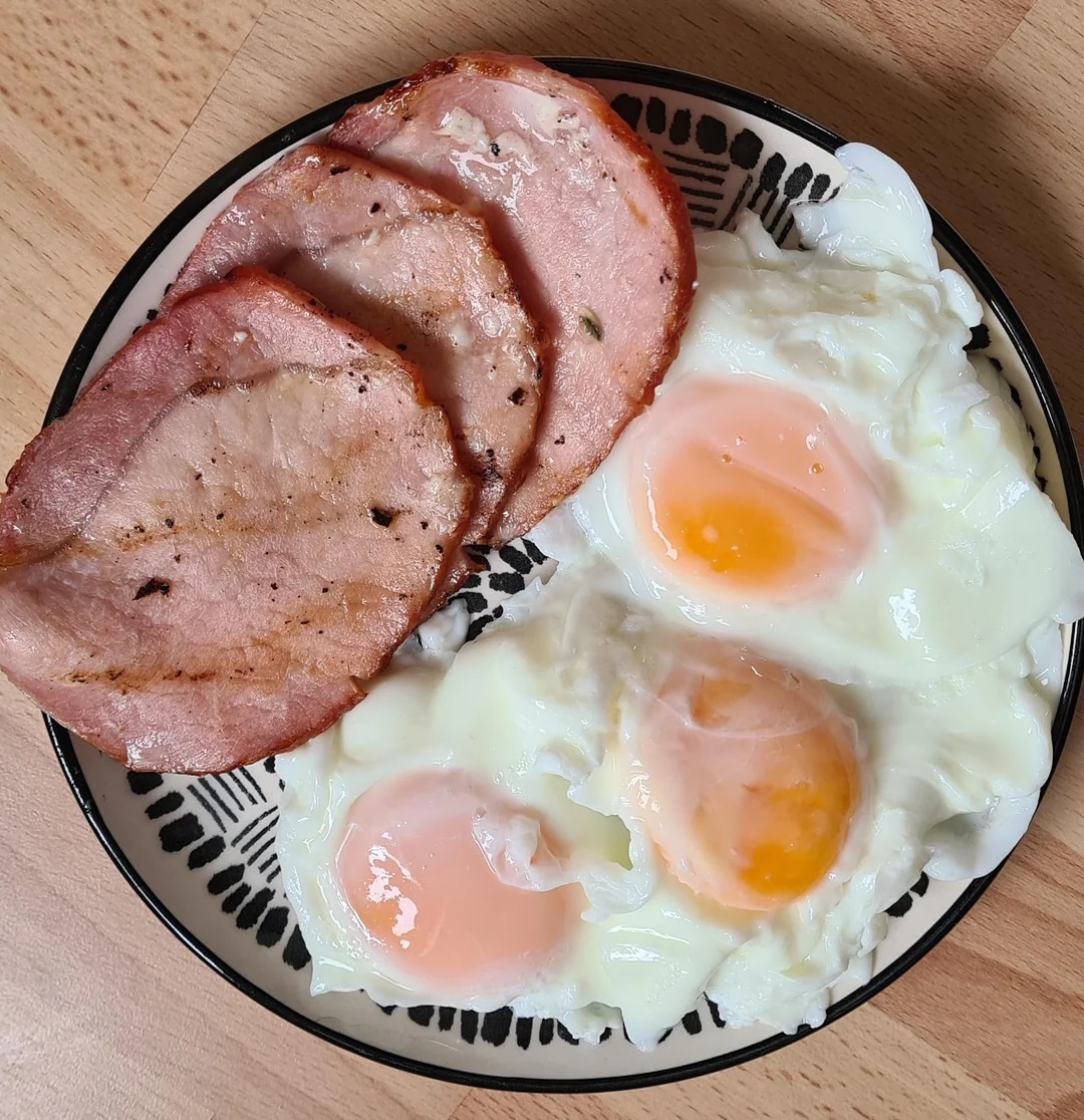 GioBruno1600's tweet photo. Time to Choose:  HAM or BACON https://t.co/OaNeqUVsTd