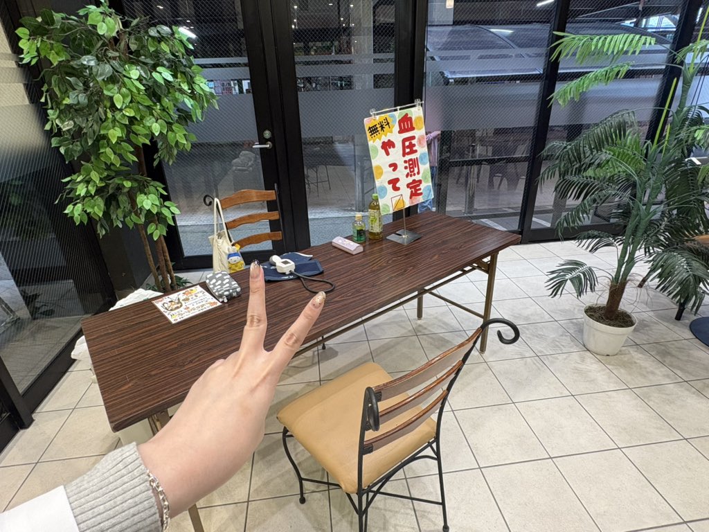 pachi_kena's tweet photo. 血圧測定コーナー開始よ💪🏻💪🏻
休憩コーナーにて😊

 #アプロ篠ノ井店 様
 #PR https://t.co/SqcfNuI9MU