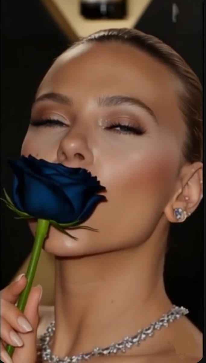 RomanoffNatRP's tweet photo. Uma rosa pra você 😉 https://t.co/IFpePBusGp