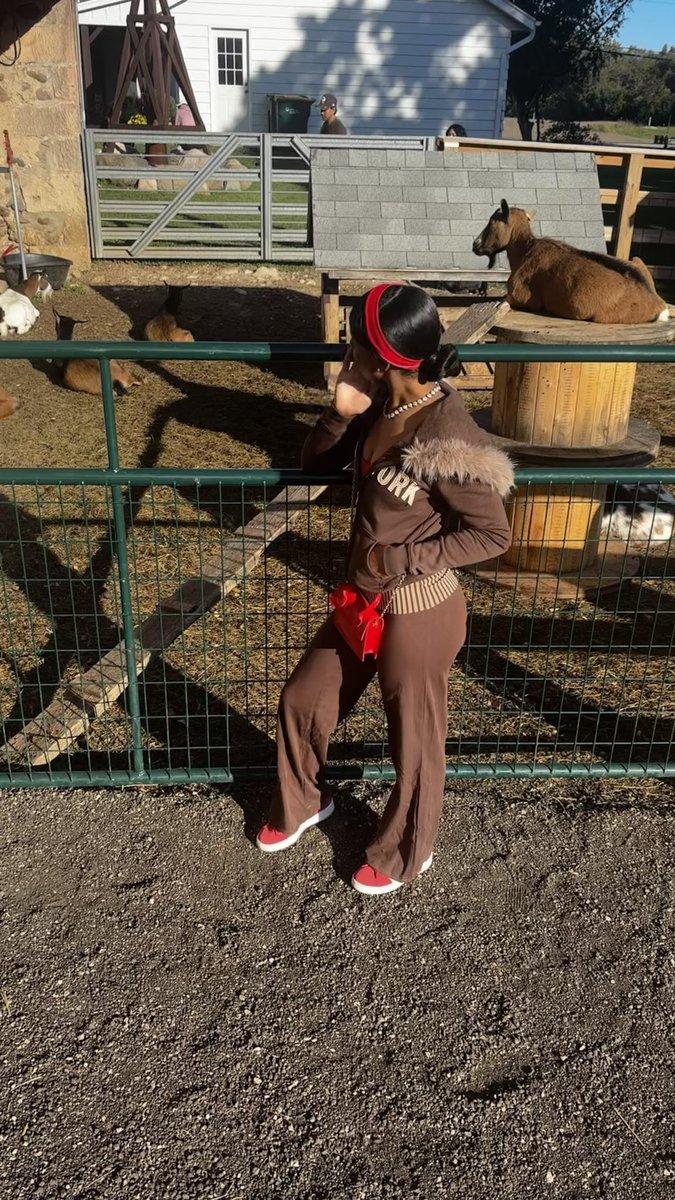 dioranaaa's tweet photo. pumpkin patch🎃🍁 #fall https://t.co/RCJOEVh9dX