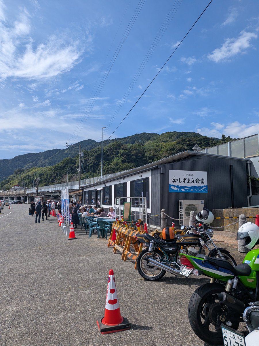 alexander_hiro's tweet photo. 清水区由比今宿字浜、元浜のかきあげや跡地に今月2日オープンしたばかりのしずまえ食堂で大満足桜海老かき揚げ蕎麦に岩海苔追加。鐘庵の系列です。事前に整理券を手に入れ、改めて待ち時間後を目安に向かうシステム。先程のごはん屋さくらはそのスキマ時間を利用しました。 https://t.co/0aYQD0fj28
