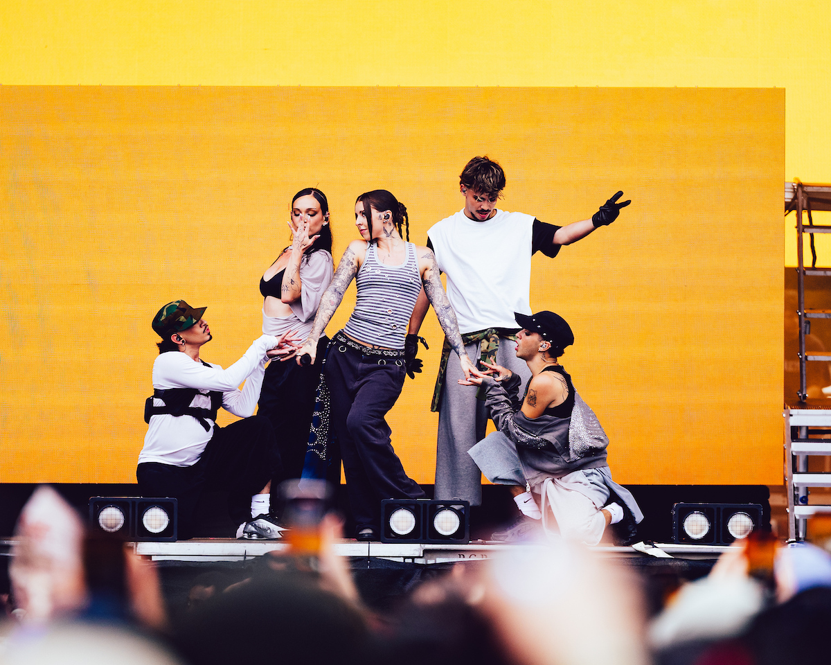 aclfestival's tweet photo. WASSUP ❤️‍🔥 @itsyoungmiko 

📸: Charles Reagan https://t.co/jhTQwqll1H