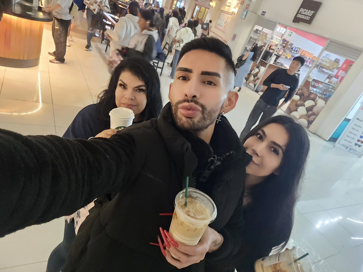 DramaQueenRemix's tweet photo. Siempre es un gusto enorme ver a mis queridas amigas #Karen #Elvia #Beba y #Polla 🖤 Ahora si estuvimos todas! 🖤 Las adoro hermosas! 🖤 https://t.co/FaCwWx83Fb