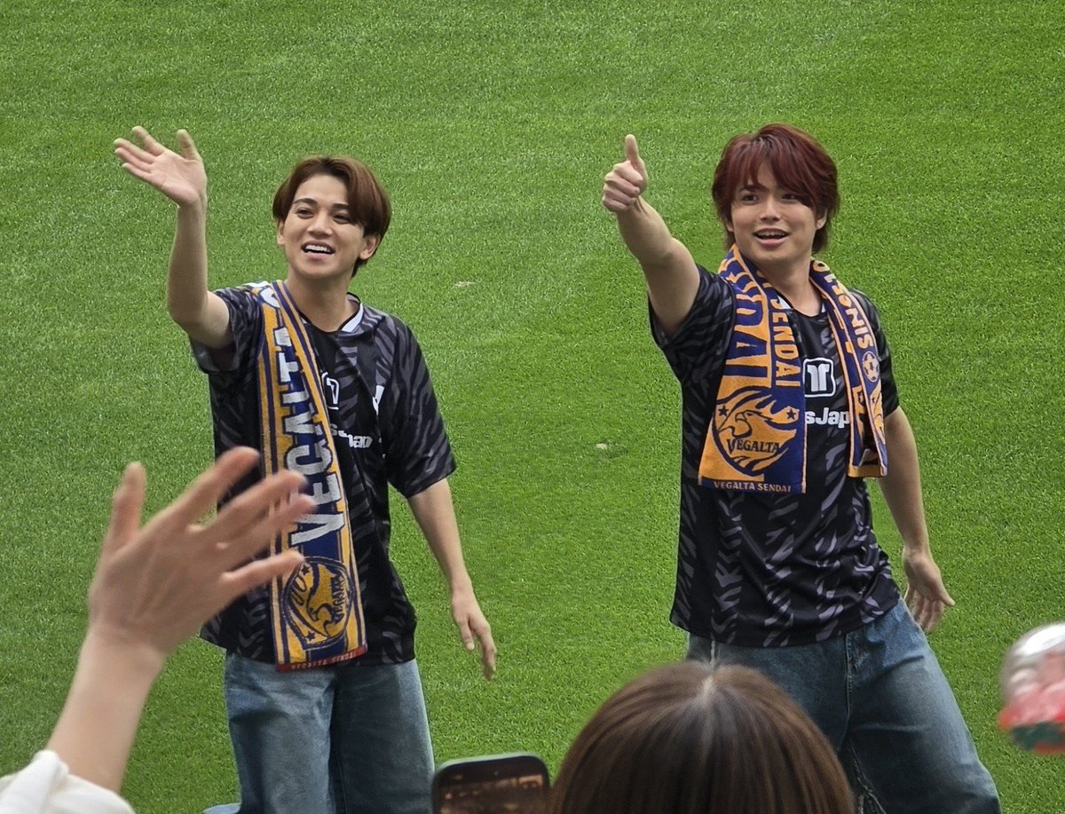rumiwaika's tweet photo. #TravisJapan のお二人とルターナの練り歩き@仙台スタジアム https://t.co/ESSt0TngWd