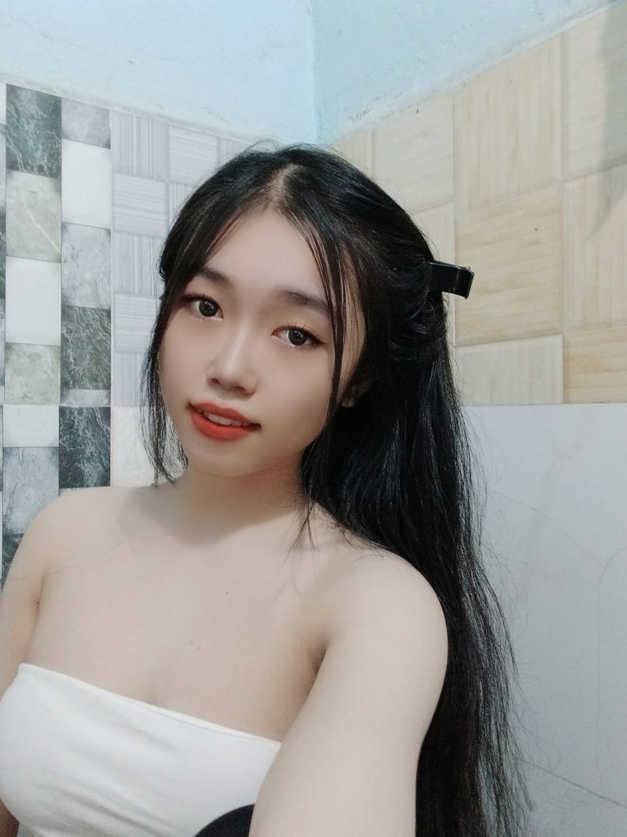 ysxwzz0's tweet photo. chat dâm kịch bản hông ạ ? đang trong toliet thủ dâm nãy giờ https://t.co/keK3yX04Z6