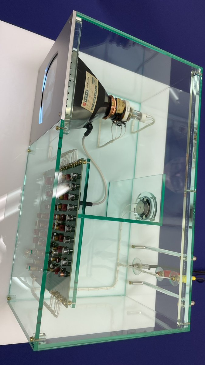 electrotelecast's tweet photo. だいのすけさんのブラウン管表示器。回路も映像も綺麗だった。ちょうど50年前のナショナル製のブラウン管を使っているらしい！#NT東京 https://t.co/EBVuEsyD2P