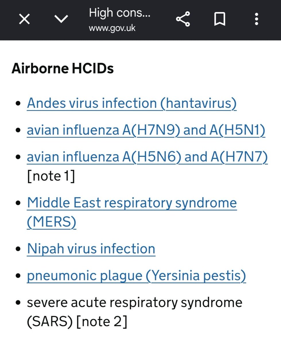 rafoji's tweet photo. Peste neumonica se transmite por el aire ("it's Airborne")

La peste neumonica difiere en algunos aspectos a la peste bubónica a pesar de ser causadas por la misma bacteria.

La que está tomando notoriedad es la neumonica (más rara pero más virulenta) por el incidente en Rusia. Sin embargo, en algunas zonas de Estados Unidos se considera endemica a la Yersinia pestis; en julio de 2025 se reportó un fallecimiento por peste neumonica en dicho país y se reportan 7 casos anuales en promedio de peste bubónica.

La peste neumonica está clasificada como HCID que significa Enfermedad Infecciosa de Alta Consecuencia(por la UKHSA) y se considera como Airborne por su capacidad para transmitirse por aerosoles (de humano a humano o de animal a humano).

Entonces si ya sabemos cómo nos podemos contagiar, pues también ya sabemos cómo cuidarnos.