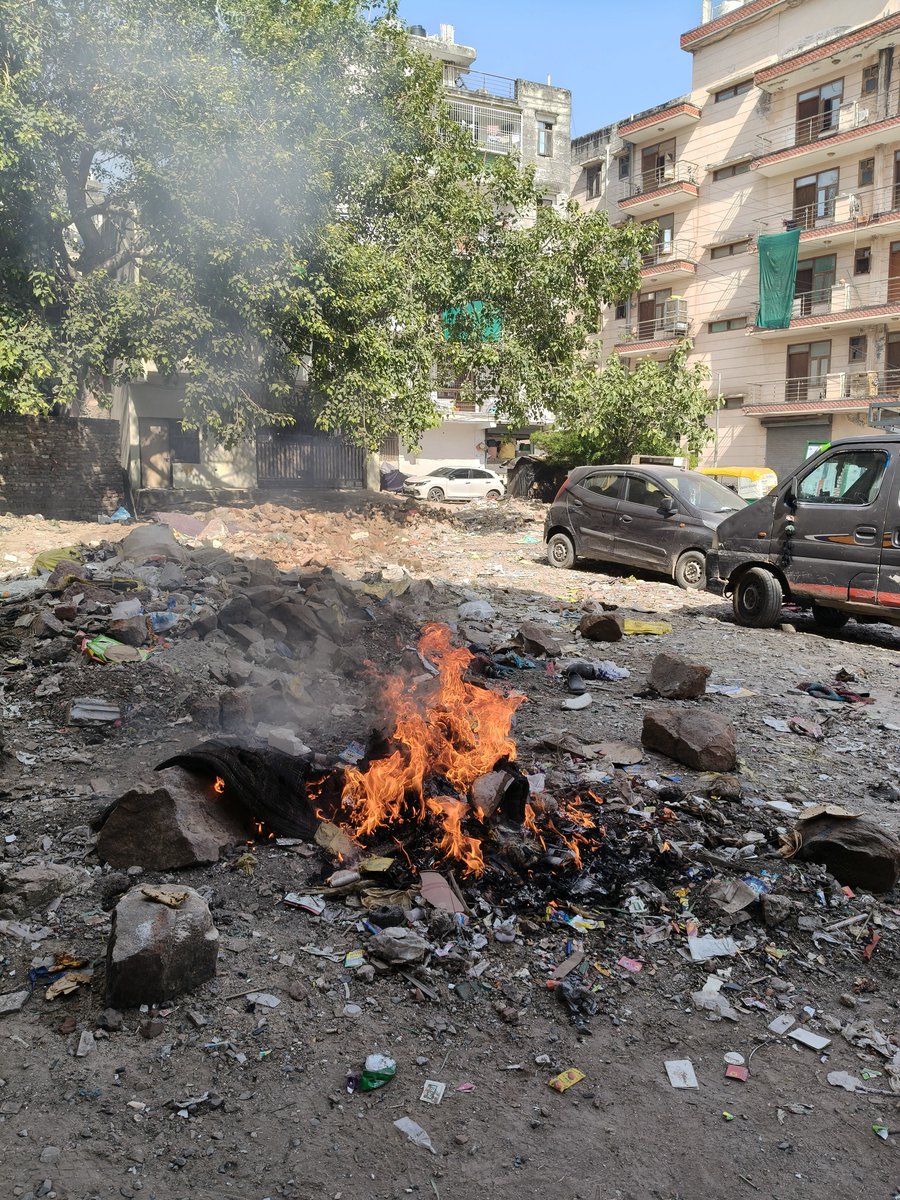 deepalisaini24's tweet photo. @BJP4India @gupta_rekha @narendramodi @PMOIndia @kartarbjp46 @SwachhBharatGov Kab tak yaha ki condition aise hi rahegi theek hote hote kharab ho jati koi nhi sunne wala @narendramodi @gupta_rekha @kartarbjp46 @AmitShah @swachttabharat https://t.co/lJNK3GYGnQ