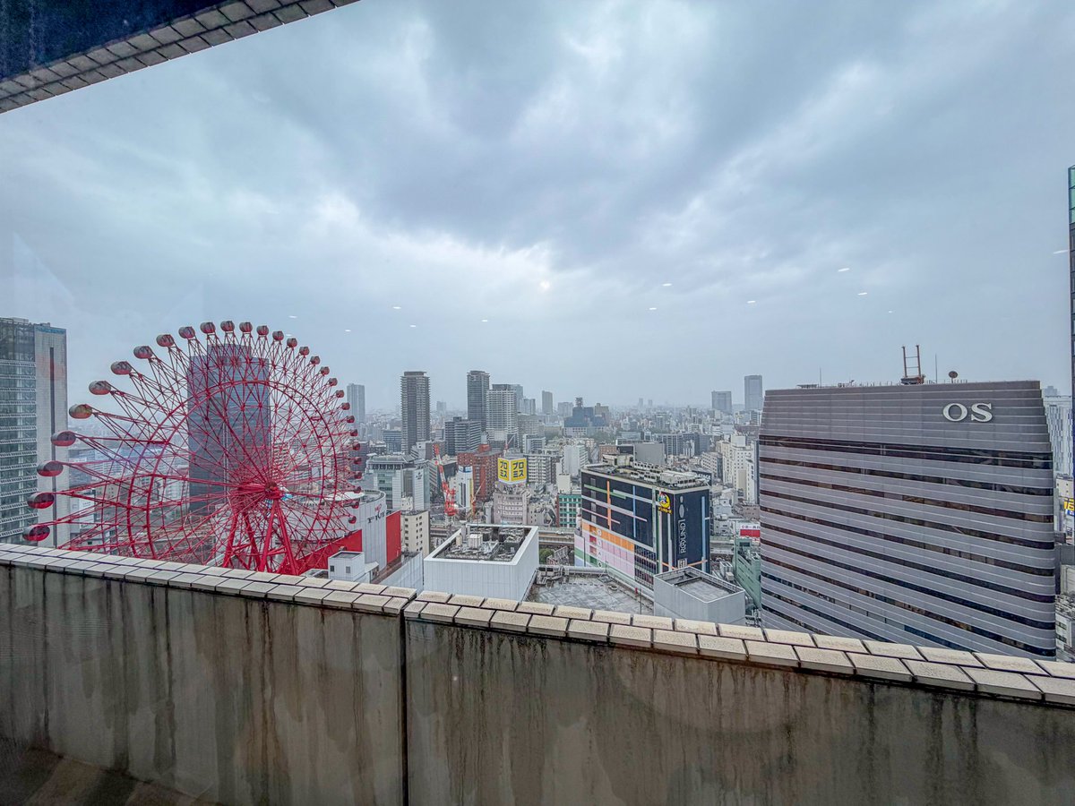 Maesara1208's tweet photo. 明日現場に直行のため社用車回収のためだけに梅田来るのは勿体ないので献血受けてる
天気悪い https://t.co/pLEoDtXVP7