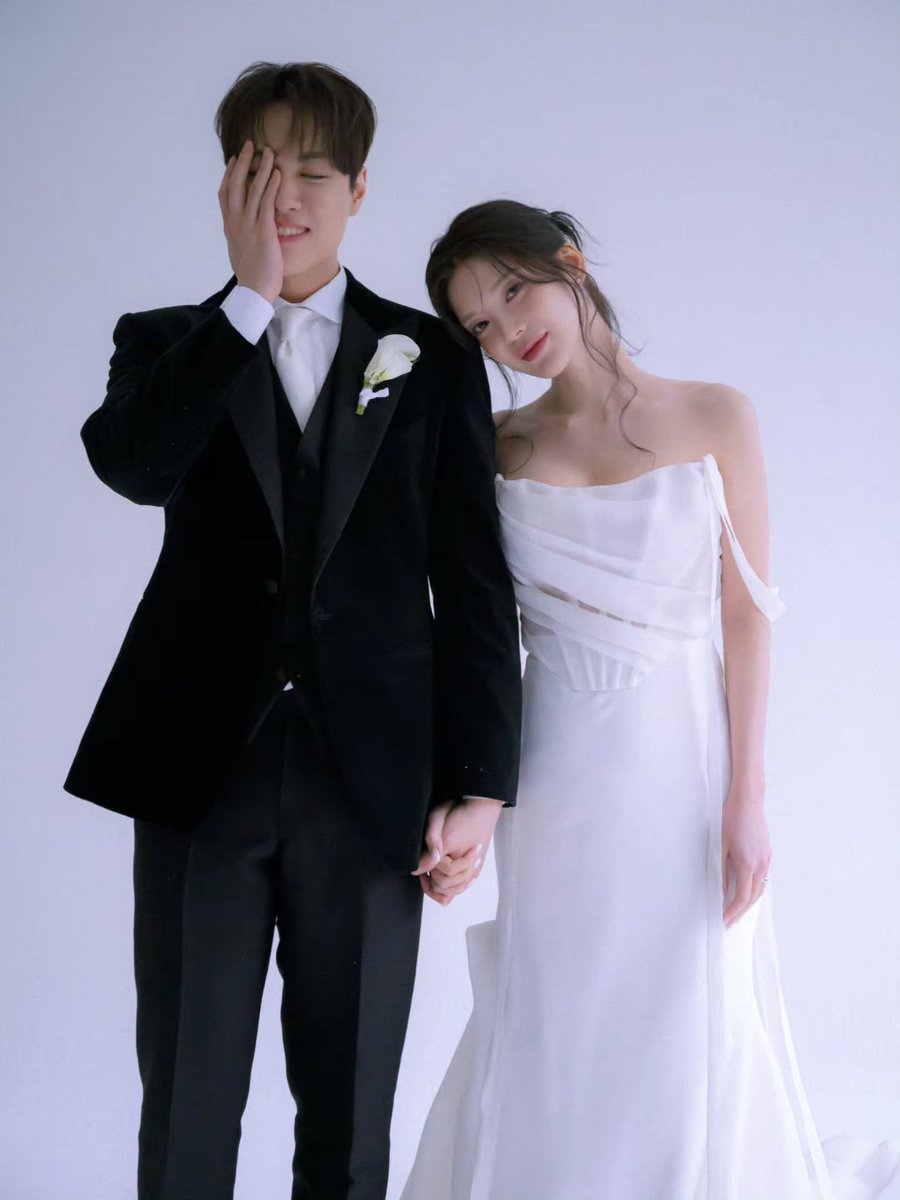 SilverMuse_0614's tweet photo. 💐 밍수배우님 결혼식 타래👰‍♀️💍🤵 https://t.co/MtwtmZtvg5