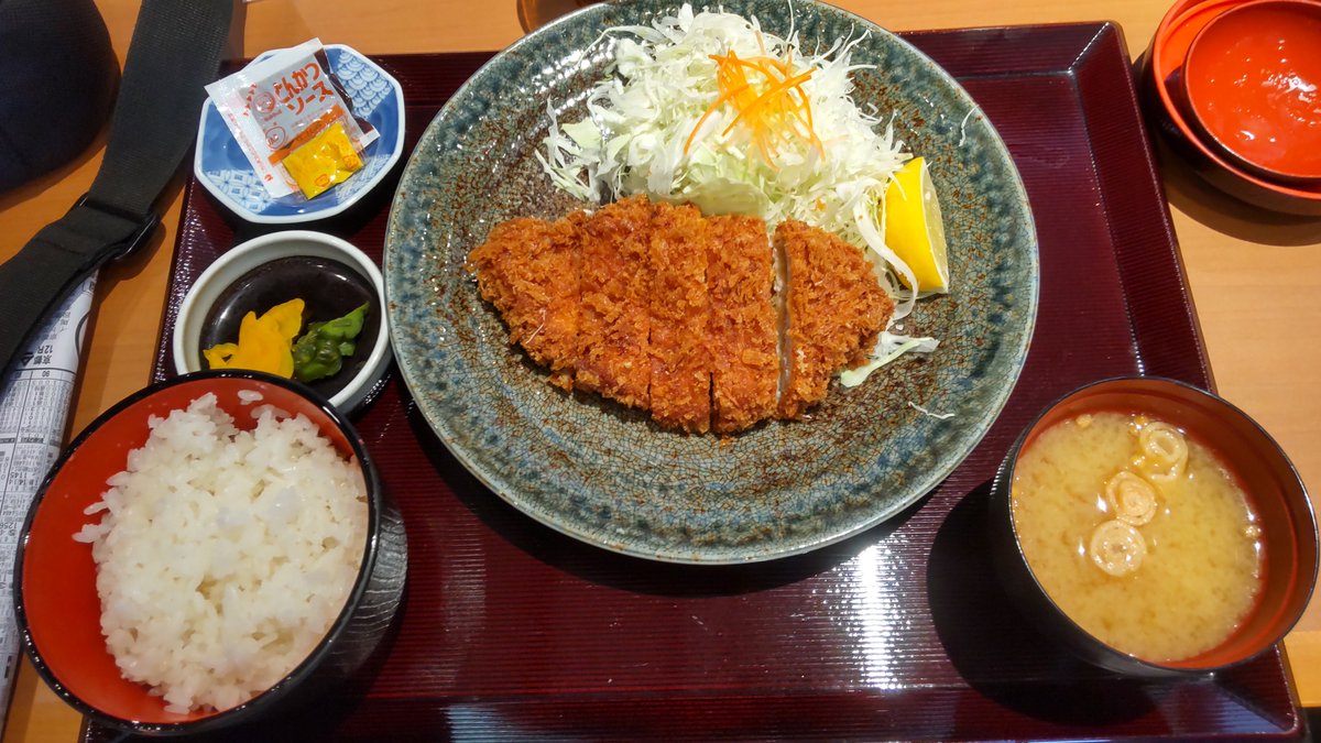 INA670131's tweet photo. 本日の東京競馬場グルメPART1
出資馬は負け🤣でしたか、
いつもの武蔵「ロース勝つ定食」 https://t.co/occo18NIS4