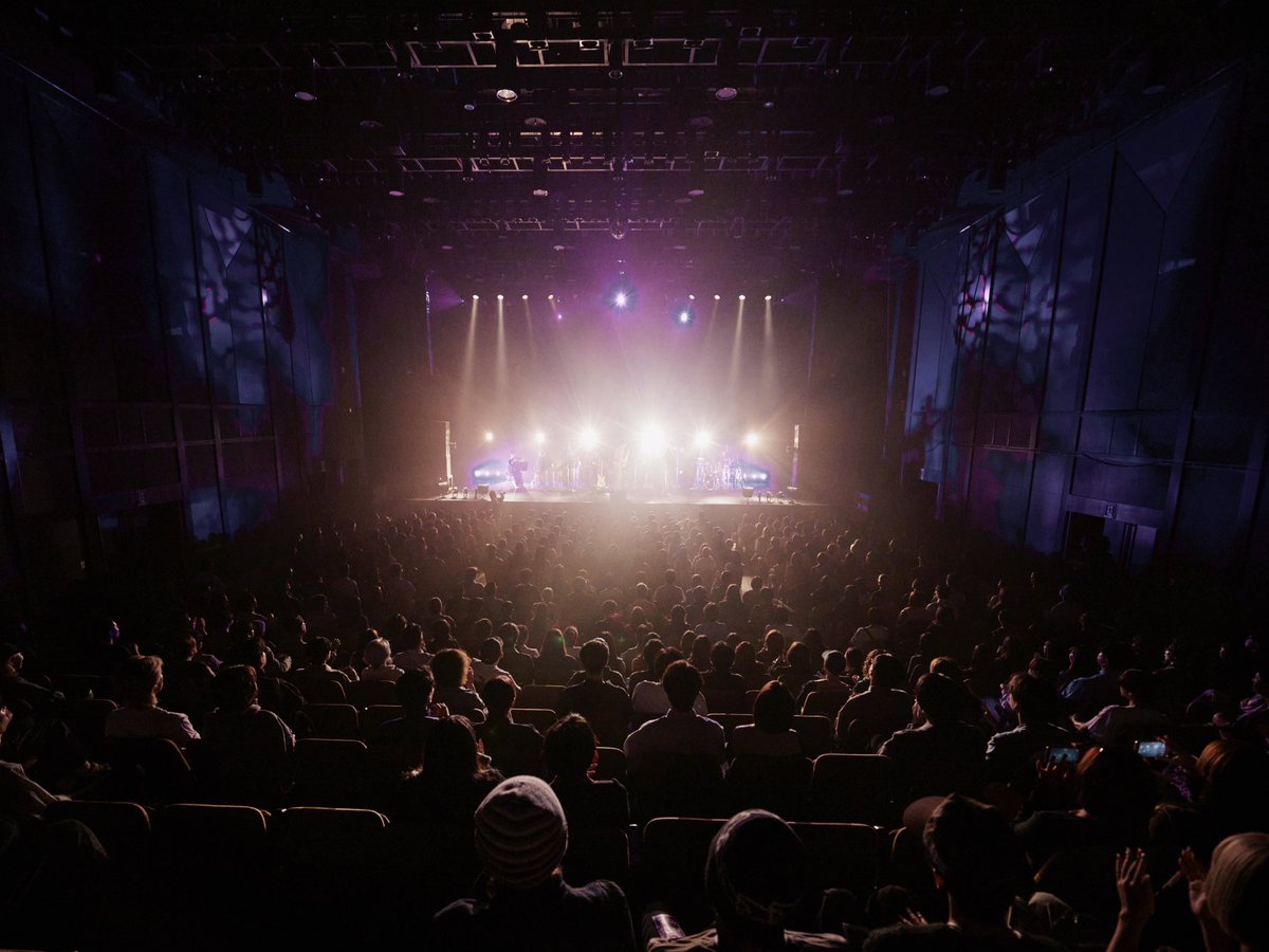 luckytapes's tweet photo. 10th Anniversary Tour東京公演終演

たくさんの愛に包まれた、
忘れられない一夜になりました。

10年という節目を、
こうして皆さまと迎えられたことを
心から嬉しく思います。

本当にありがとうございました💐

#LUCKYTAPES #10thAnniversary https://t.co/0zye8EgiNl