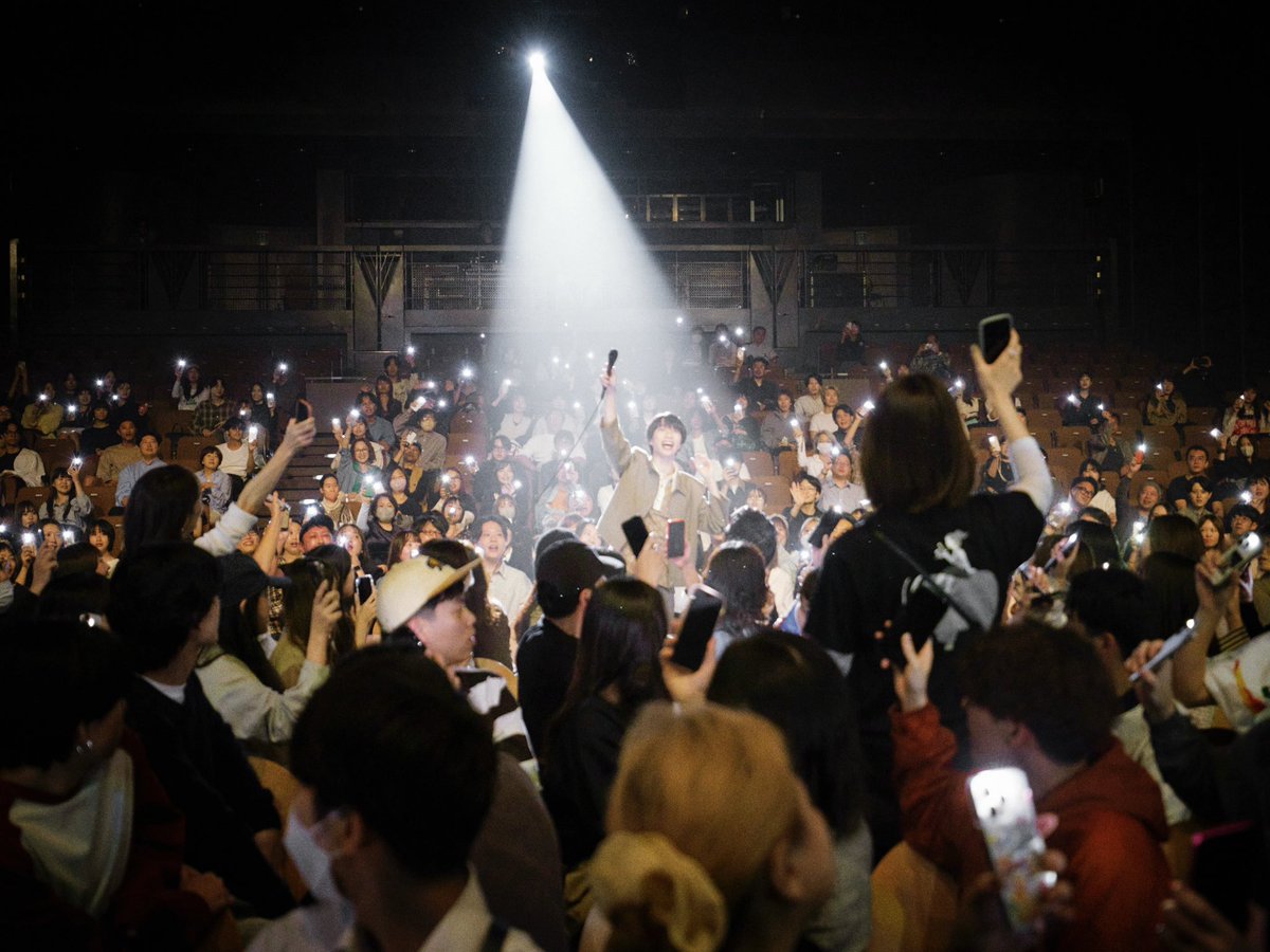 luckytapes's tweet photo. 10th Anniversary Tour東京公演終演

たくさんの愛に包まれた、
忘れられない一夜になりました。

10年という節目を、
こうして皆さまと迎えられたことを
心から嬉しく思います。

本当にありがとうございました💐

#LUCKYTAPES #10thAnniversary https://t.co/0zye8EgiNl