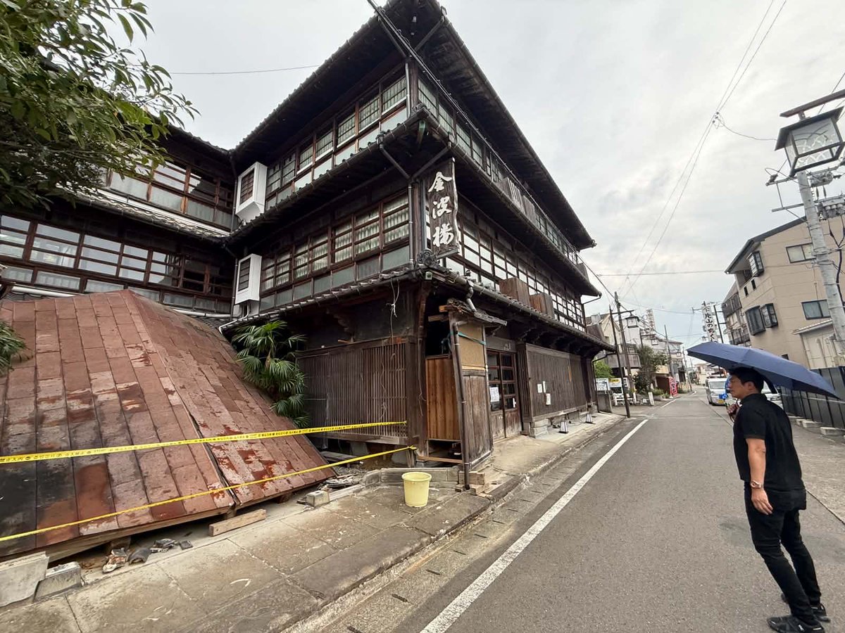 jinkamiya's tweet photo. 午後も八代市の視察で、
い草農家を訪問してお話をお聞きし、
日奈久温泉やお味噌会社の支援依頼の声も聞いてきました。

小川八代市議と高井熊本県議がいるので、
相談の整理と県に頼むこと、国がやるべきこと両方を分けて対応が考えられるので、
とても助かります。

地方議員の大切さを再確認した視察でした。