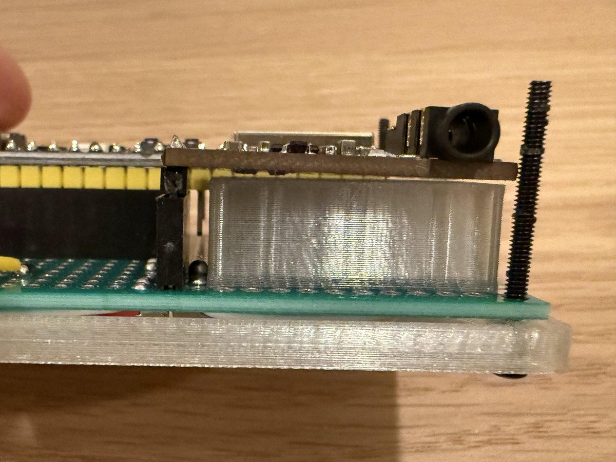 slaindev's tweet photo. #中年人的周末 终于把一个小synth做出来了，初衷是直接把mpk mini连mpc sample，后来坑越来越多搞了好几周，整体没有设计全是妥协，盒子上下边沿不对称因为中间的female pin 太高了，oled pin我拆不下来，然后我螺丝又不够长，音频口不稳就打了个块儿直接猩猩胶虽然说不应该用这个粘pcb… https://t.co/4zM2SRSjhc