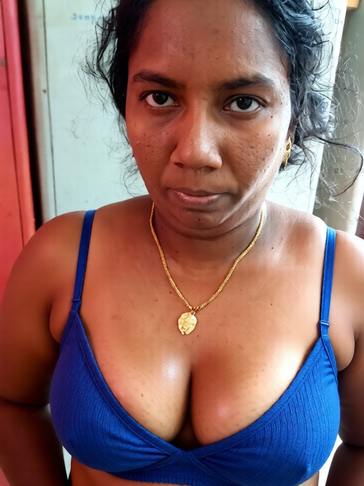 ramhunt1j's tweet photo. Area Aunty, oombal raani, evala mathiri ennoda poola yaarum oombunathu ella,🍆👄💦 https://t.co/hUCQugoHtp