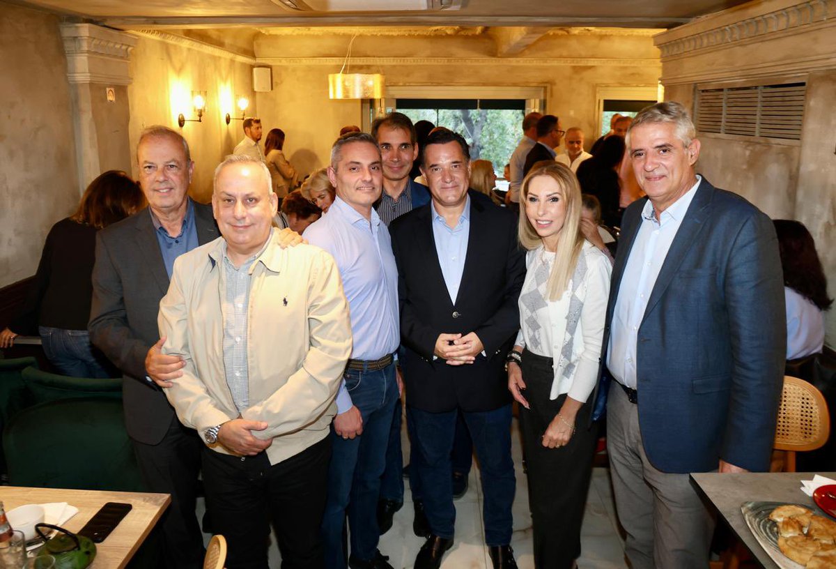 AdonisGeorgiadi's tweet photo. Το προεκλογικό κλίμα ζεσταίνεται και ο κόσμος μας συσπειρώνεται. Χθες στο Χαλάνδρι δύο φίλοι μου με κάλεσαν σε ένα κεντρικό καφέ για να μιλήσουμε για τις εξελίξεις. Τελικά μαζεύτηκα 60+ άτομα και κάναμε ωραία συζήτηση για όσα συμβαίνουν γύρω μας. Σημαντικό ότι έχει ο κόσμος αρχίσει να αντιλαμβάνεται ότι το Παγκόσμιο Κλίμα έχει μεταβληθεί σε κρίση πρωτοφανών διαστάσεων. Όσοι φίλοι μου στην Βόρεια Αθήνα θα ήθελαν να κάνουμε μαζί κάτι παρόμοιο, ας επικοινωνήσουν με το γραφείο μου. Εχω σκοπό να πάω παντού διότι η μάχη που θα δοθεί θα είναι δύσκολη μεν ιδιαιτέρως κρίσιμη δε! Ευχαριστώ θερμά τους χθεσινούς διοργανωτές
