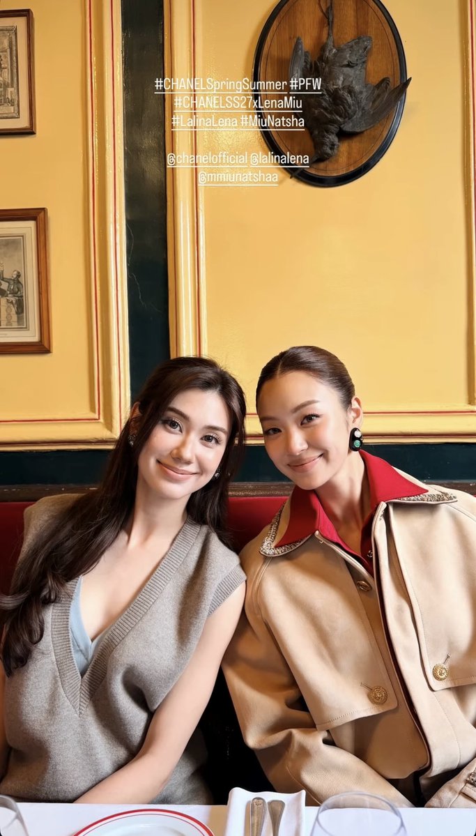 GasChill's tweet photo. CHANEL girls ✨ 

#CHANELSpringSummer #CHANEL #PFW #CHANELSS27xLenaMiu
#LalinaLena #MiuNatsha 

@lena__lorena @miunatshaa @CHANEL https://t.co/L36Gi2MxCS