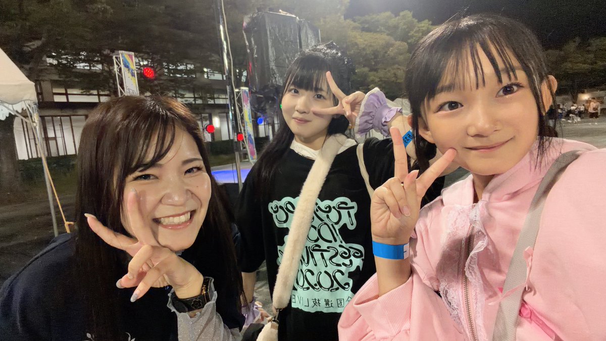 nichirunrunrun's tweet photo. 「ぼくらのまちフェス」
ありがとうございました💖💖

たくさんの人が見に来てくれて
お話しに来てくれて、
めっちゃ嬉しかったです︎💕︎
ちっちゃい子もありがとう︎💕︎

いちごあめに冷凍みかん🍓🍊
ちゃゆとチュロスたべたよ︎💕︎
 #すたーと  #ぼくらのまちフェス https://t.co/amQdDw5uis
